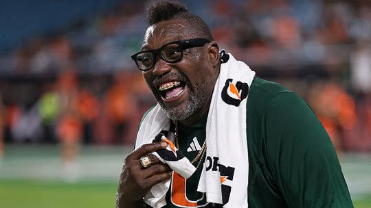 Warren Sapp gets into confrontation with Florida State fan during tailgate, Tim McGraw's bronzer & Dale art