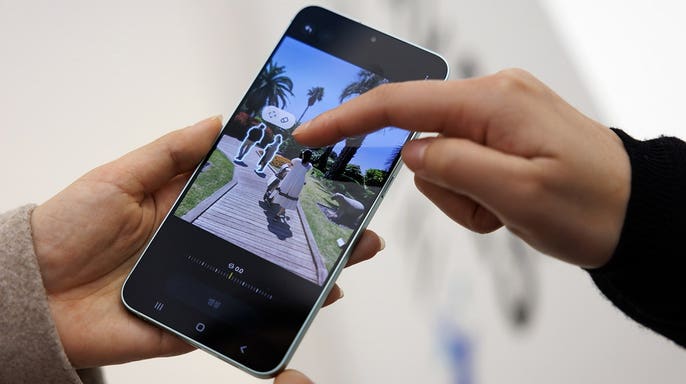 Person displaying their photo app in a Samsung Galaxy smartphone.