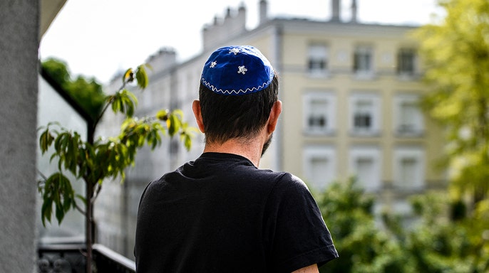 Jewish man in Paris