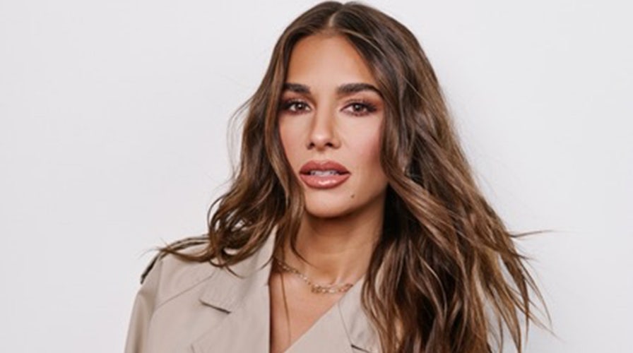 Jessie James Decker dishes on how she won over husband in one weekend