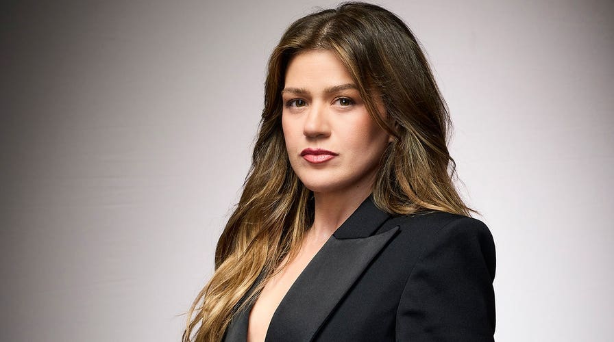 Expert says Kelly Clarkson should have contacted store owner before posting