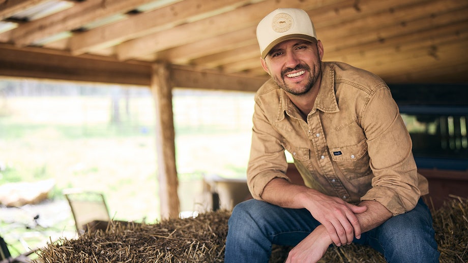 Country star says you never know what to expect backstage at a Jelly Roll show