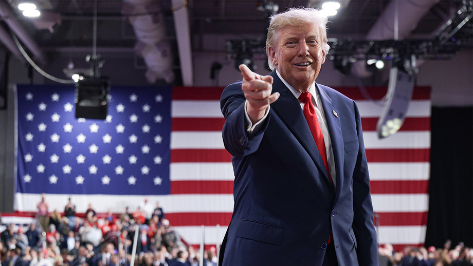 Kansas man mapped rooftops near Trump speech site, threatened to shoot president: DOJ