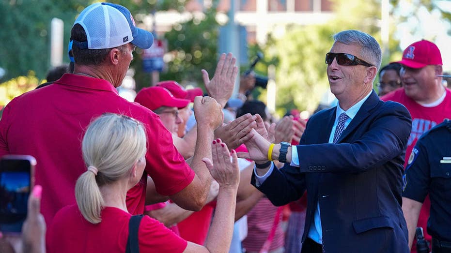 Arizona coach gives back in big way by buying fans $2,000 worth of tequila and 1,000 game tickets