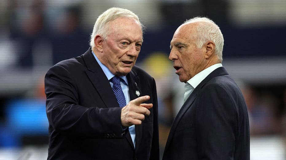 Jones a trade deadline buyer, respect Lurie, Texans D mess, Ravens COY flub, reason JD Vance right on Bengals