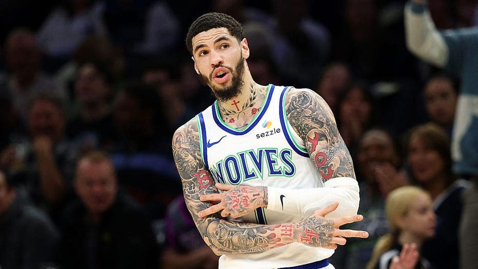 LaMelo Ball gets away with egregious travel during Timberwolves season opener, immediately trash-talks fans