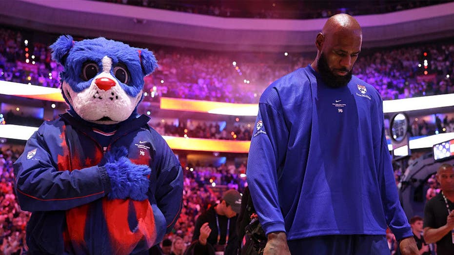 Ex-NBA player says LeBron James should 'stand the f--- still' during national anthem