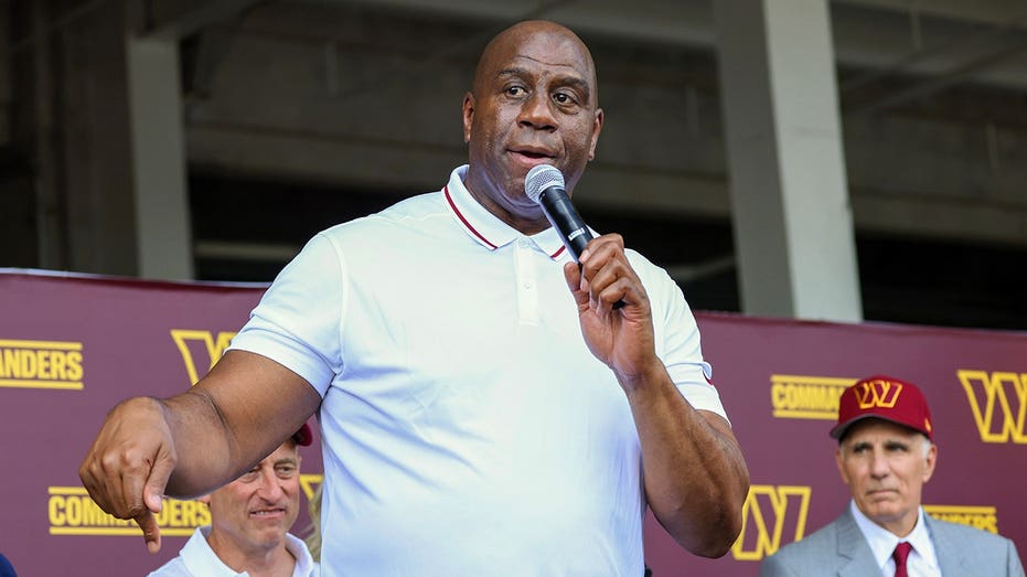 Magic Johnson makes rare critical post after Commanders' head-scratching tie against Giants