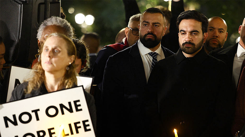 Anti-Israel protesters label Mamdani a 'traitor,' accuse him of 'genocide' outside Oct 7 vigil