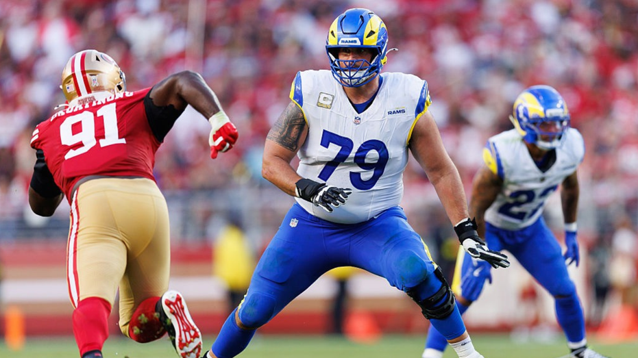 Former Los Angeles Rams offensive lineman Rob Havenstein hunts, kills massive bear in Alaska