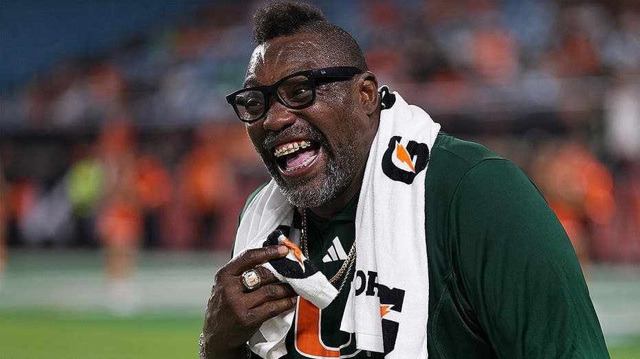 Warren Sapp gets into confrontation with Florida State fan during tailgate, Tim McGraw's bronzer & Dale art