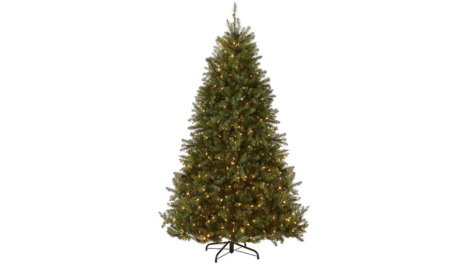 This popular 7.5-foot pre-lit Christmas tree is $400 off on Amazon — just $280