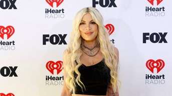 Tori Spelling Hits The Beach & Has Gen Xers Thinking She's BACK, The Mets Are Imploding & CeeDee Gets Rocked - Fox News