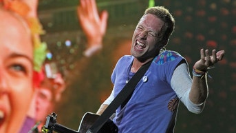 Coldplay Kiss Cam Lady Is Salty Chris Martin Never Checked On Her - Fox News