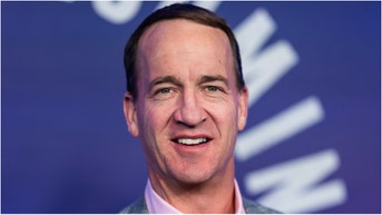 Peyton Manning Steals The Show During Concert, Shows Off Electric Pipes Singing Classic Song: WATCH - Fox News