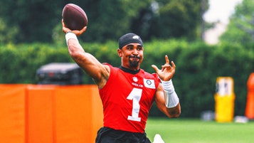 Eagles’ new quick-strike, motion-heavy offense puts Jalen Hurts ‘in control’ - Fox News