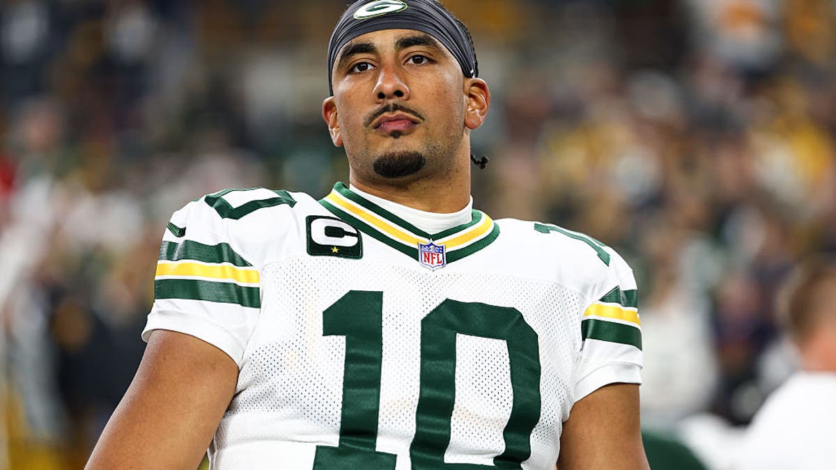 Jordan Love passou para 360 jardas e três touchdowns na vitória dos Packers sobre os Steelers por 35-25. (Foto por Kevin Sabitus/Getty Images)
