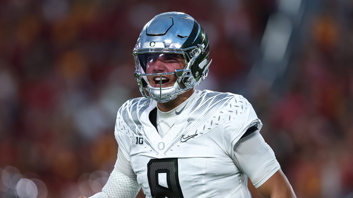 Oregons' Dylan Raiola To Make First Start For Ducks Against No. 21 UCLA
